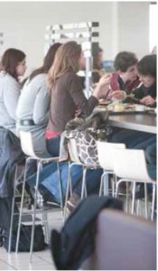 SELF élèves dans self